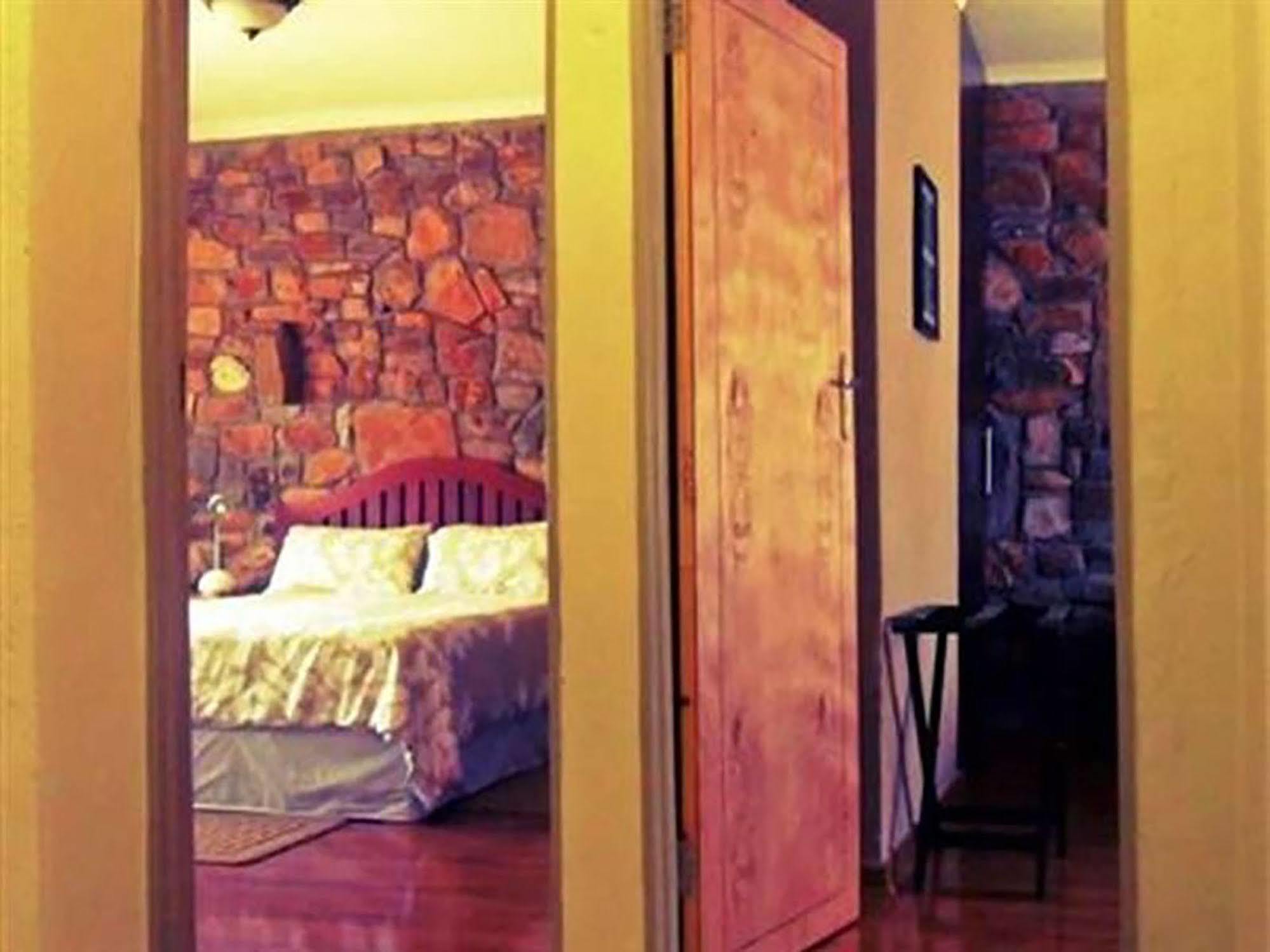 A New Earth Guest Lodge Франсістаун Екстер'єр фото