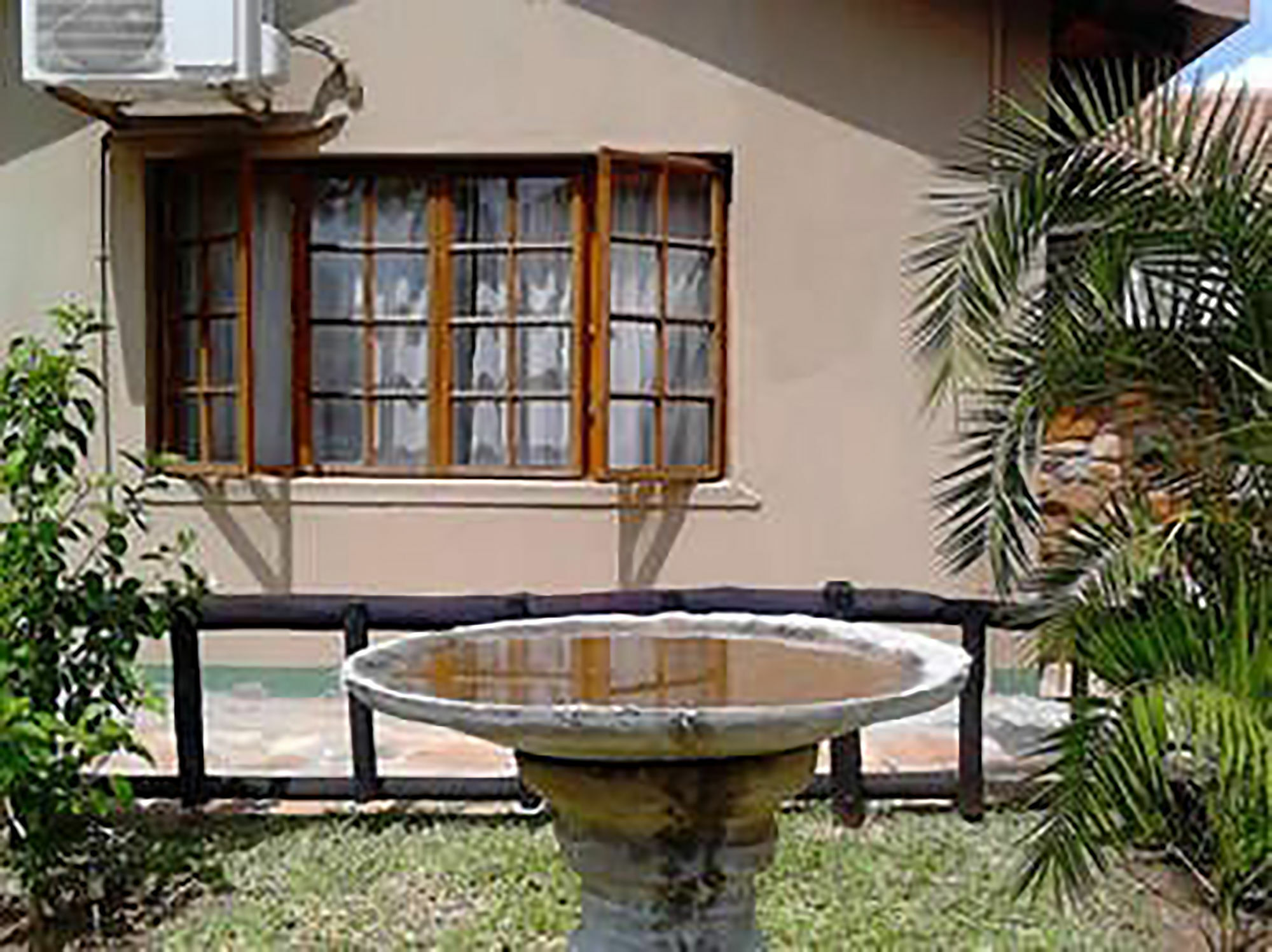 A New Earth Guest Lodge Франсістаун Екстер'єр фото